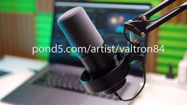 Microphone and computer in the recording studio смотреть онлайн