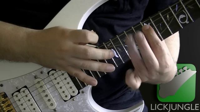 Two-handed tapping Lick of the day #34 - Greg Howe style - Otto Reina (Cali - Colombia) смотреть онлайн