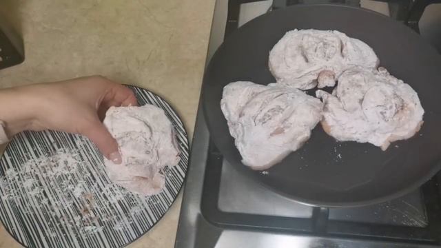 Не могу не поделиться этим рецептом. ВКУСНЫЕ куриные бёдра на сковороде. смотреть онлайн