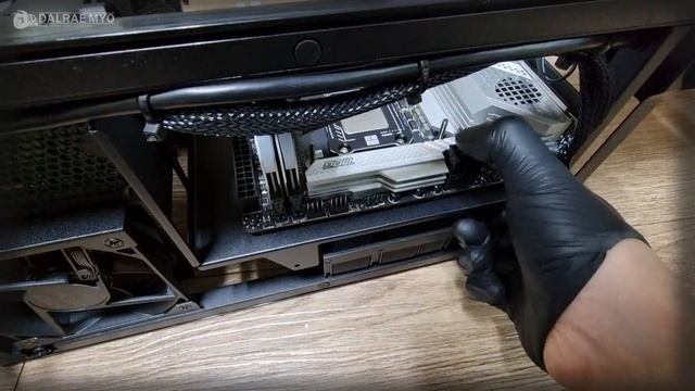 MSI MPG Z790I EDGE WIFI | NZXT H1 v2 Build смотреть онлайн