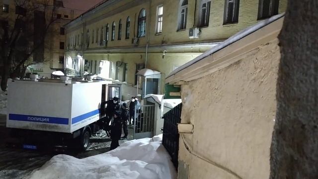 Отца Сергия увозят из зала суда. Видео с другой камеры смотреть онлайн