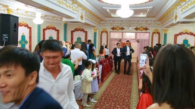 Выход молодоженов. Элиста, Калмыкия, 2015 смотреть онлайн