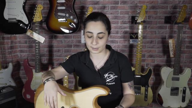 Fender Acoustasonic Stratocaster Natural con Fabiola смотреть онлайн