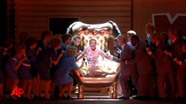 Анна Николь Смит на сцене оперы смотреть онлайн