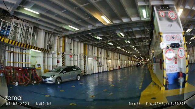 Hafen von Split / Port of Split / Embarking on the Ferry to Ancona. смотреть онлайн