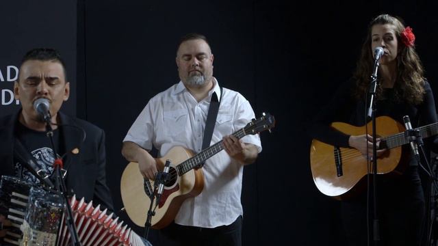 Carlos Medina Performs 