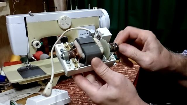 Почему гудит и рычит мотор на швейной машине? Ищем причины. смотреть онлайн
