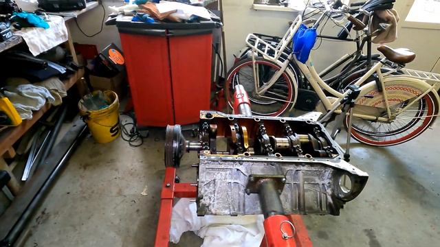 M113 engine rebuild - Part 3 - crankshaft + rods + pistons removed S124 V8 Turbo смотреть онлайн