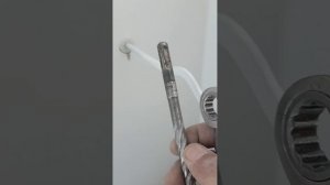 Вкручиваем кронштейн радиатора