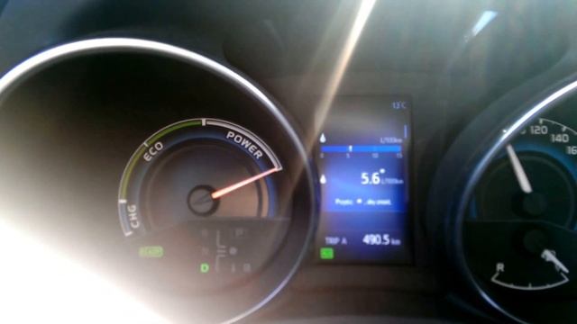 Toyota Auris II Hatchback 5d Facelifting 1.8 Hybrid смотреть онлайн