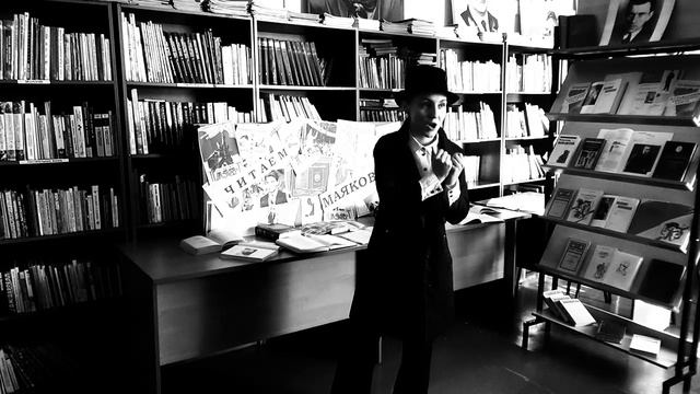 Страна читающая — Мария Филичева читает произведение «Стихи о советском паспорте» В. В. Маяковского смотреть онлайн