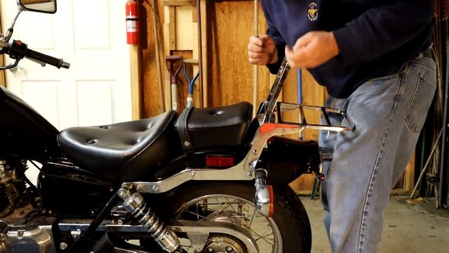 Luggage Rack and Sissy Bar install 2002 Honda Rebel 250 (CMX250C) | The Fixit shed смотреть онлайн