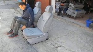 CC3-3 - Citroën C3 - передние откидные с подлокотником