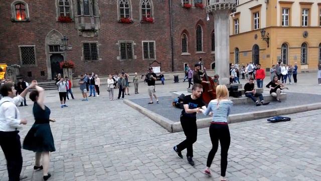 Вроцлав - музыканты играют на Рынке / Wroclaw - the musicians play in the Center (Rynek) смотреть онлайн
