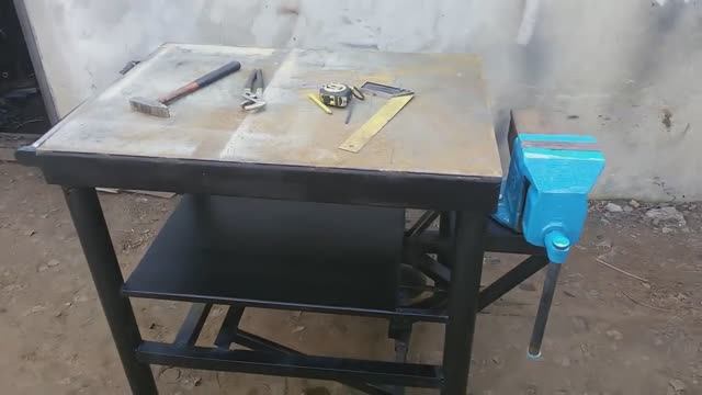 Передвижной сварочный стол с механизмом подъёма. Самодельный. смотреть онлайн