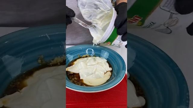 Чесночный соус | Универсальный соус к рыбе, мясу, картофелю, шаурме, пицце #shorts смотреть онлайн