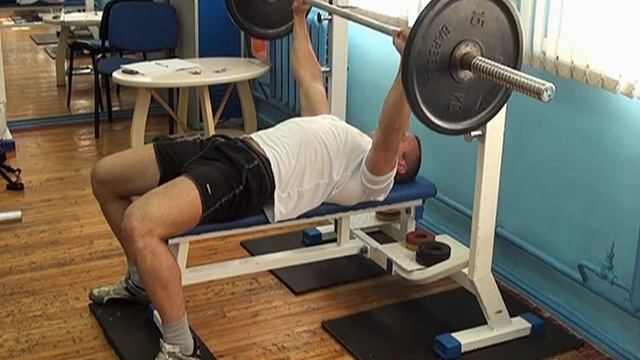 №090 — Жим на скамье смотреть онлайн