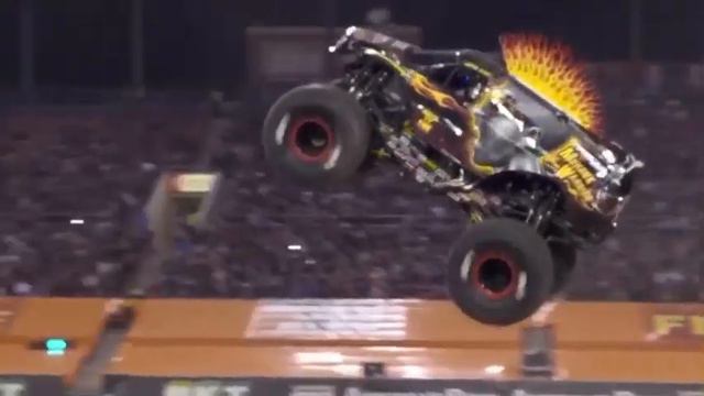 Every Crash in a Team Competition Event 2013 AH , 2019 LV, 2023 AC #monsterjam #monsterjamcrashes смотреть онлайн