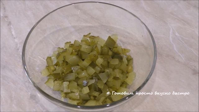 РЕЦЕПТ простого САЛАТА ИЗ ЗЕЛЕНОГО ГОРОШКА, яйца и огурца смотреть онлайн