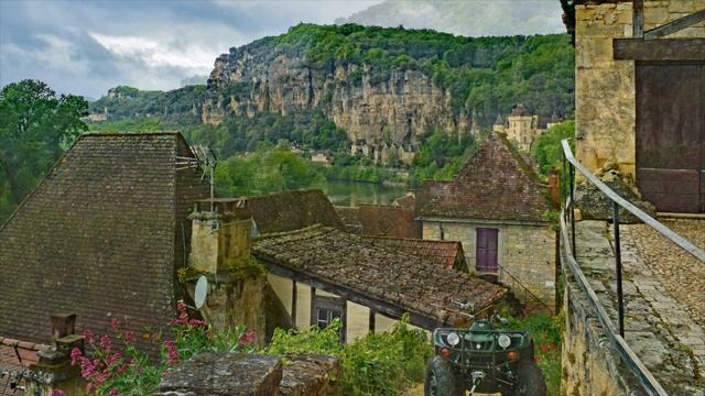 The "Most Beautiful Villages in France" - La Roque-Gageac in the Dordogne Valley смотреть онлайн