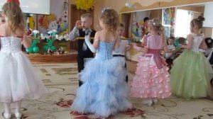 Танец чёрных котов и белых кошечек. Подготовительная группа.