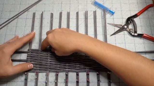 Плетём пенал для ручек и карандашей. Ч1 смотреть онлайн