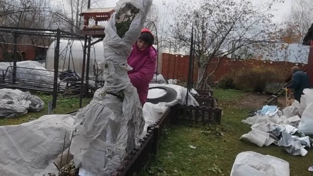 Кругом бардак. Теперь некрасиво. Оно того стоит! Все идет в дело. Жизнь семьи в деревне. смотреть онлайн