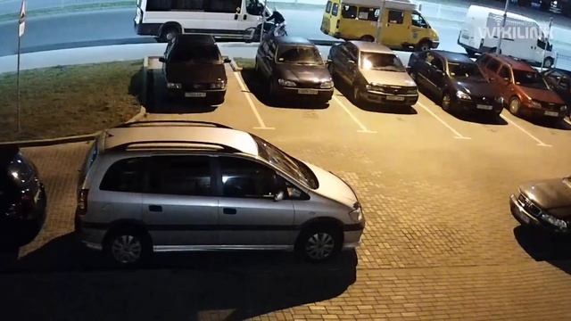 Велосипедист ночью режет шины маршруткам... смотреть онлайн