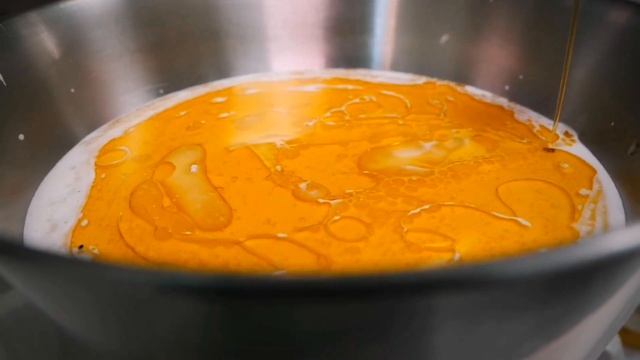 Корейская УЛИЧНАЯ Еда: Яичные ГАМБУРГЕРЫ, Копченный САМГЁПСАЛЬ и Шашлык из УТКИ...