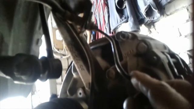 Тайота Хайлюкс 2014. Снятие привода и замена сальника редуктора.