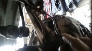 Тайота Хайлюкс 2014. Снятие привода и замена сальника редуктора.