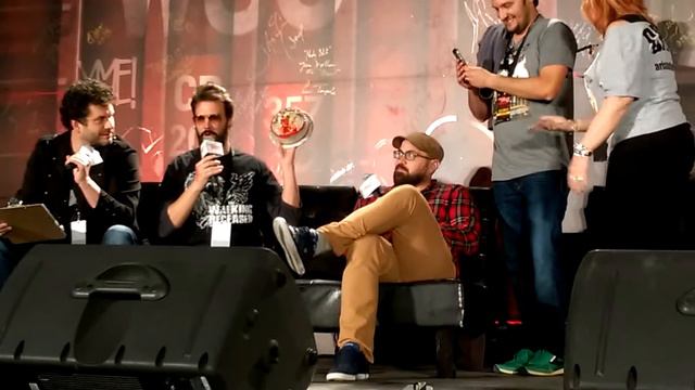 Lew Temple Singing Happy birthday to Dave Sheridan смотреть онлайн