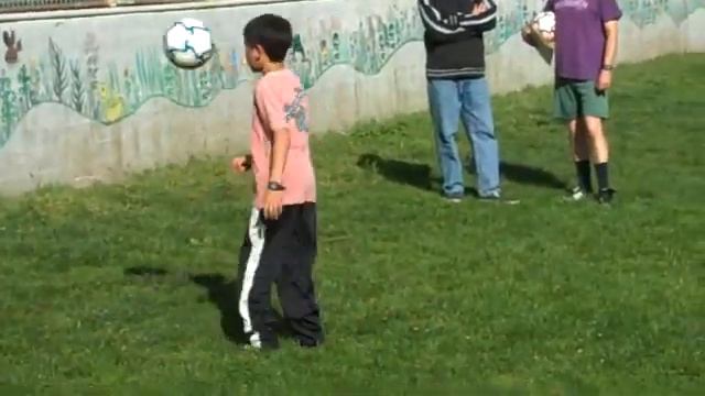 Jonathan's bouncing soccer ball смотреть онлайн