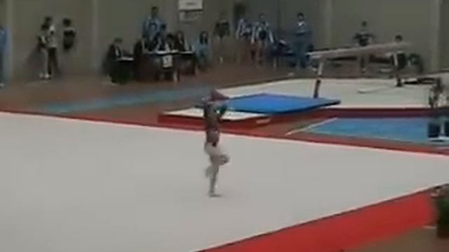 Vanessa Ferrari 2004 Italy vs. Romania Floor смотреть онлайн