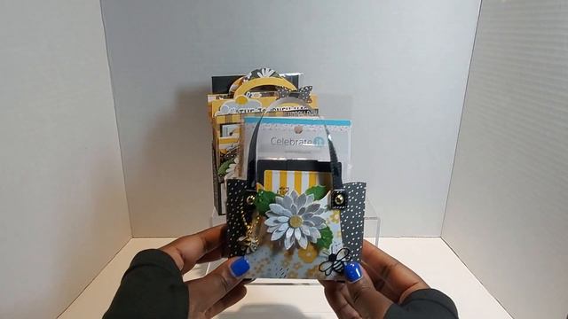 Outgoing Summer Buzzin' Swap with Shetavia (CuttleMeClay Tay) 🐝🖤🤍🐝 смотреть онлайн