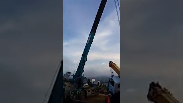 КРАН ПРОВАЛИЛСЯ ПОД ЗЕМЛЮ/CRANE FALLED UNDER THE GROUND смотреть онлайн