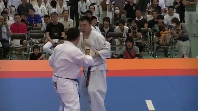 Kyokushin Karate with Head Punches (Shinken Shobu) - Masaki Suzuki vs Shunhei Suzuki смотреть онлайн