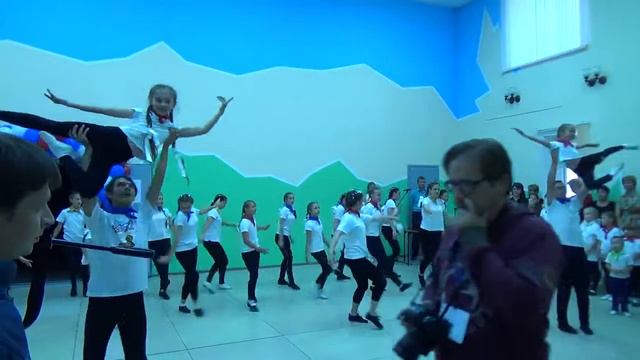 Флешмоб от "Смешинки" на открытие кинотеатра смотреть онлайн