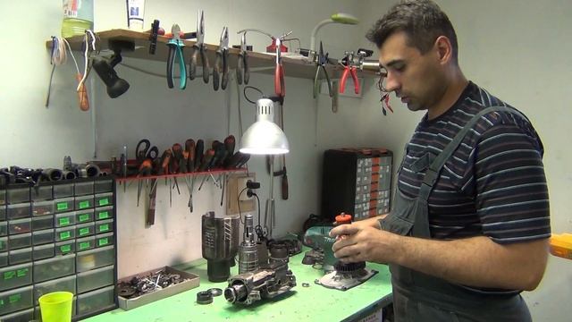 Почему не бьёт отбойный молоток makita 1213С ? Отгадка:) смотреть онлайн