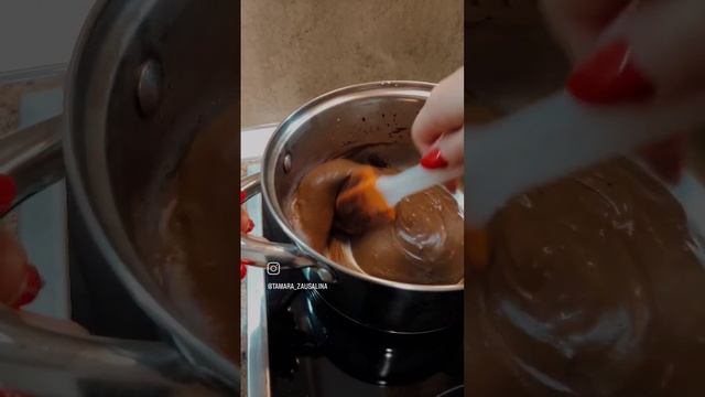 Десерт в стакане с шоколадным кремом