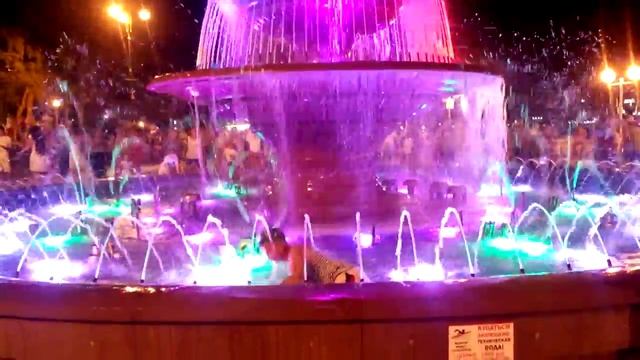 День ВДВ Геленджик купание в фонтане 2015 смотреть онлайн