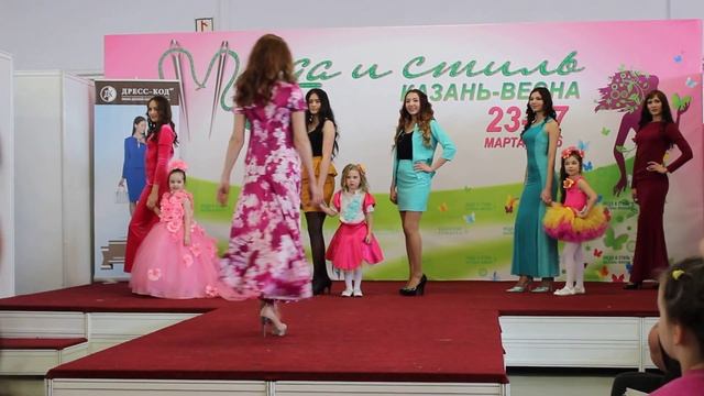 Показ весенней коллекции. Милана Илюхина (7 лет) г.Казань. Дизайнер Алия Гайсина смотреть онлайн
