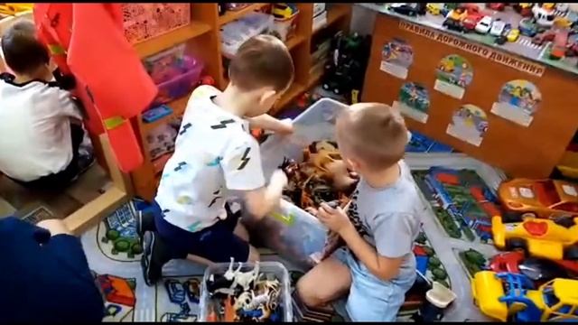 ОДИН ДЕНЬ В ДЕТСКОМ САДУ СТАРШЕЙ ГРУППЫ "ДЕТСТВО" смотреть онлайн