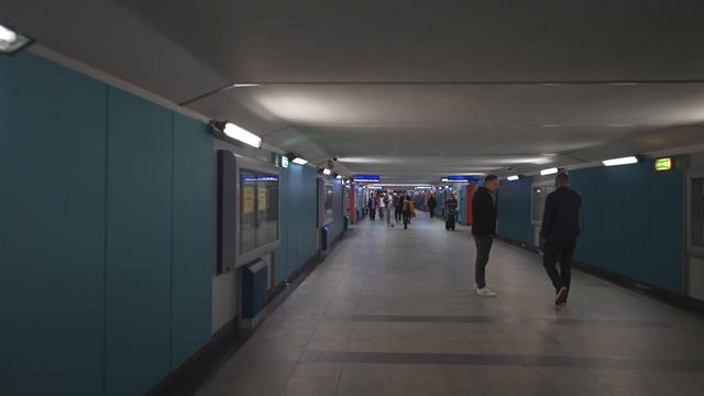 Poland, Kraków Glówny, 2X elevator смотреть онлайн