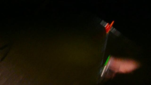 Рыбалка с женой на озере ВСЕЛУГ! Шокирующие последствия СМЕРЧА в Косицком бору! Лещ на фидер ночью! смотреть онлайн