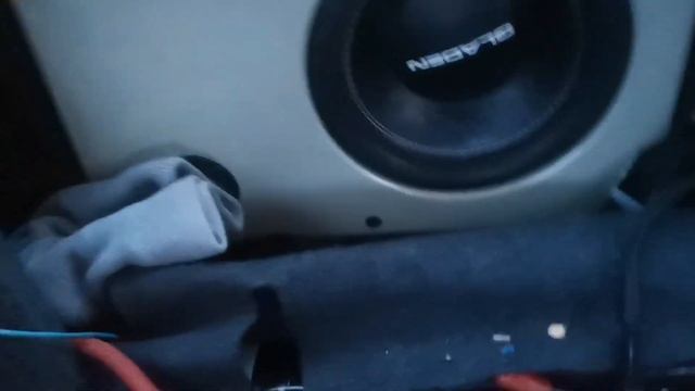 Subwoofer Gladen SQX10 + Rockford Fosgate T1500-1BD Bass Test смотреть онлайн