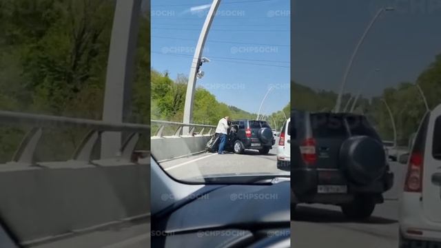В Сочи кроссовер Chery Tiggo врезался в ограждение Мацестинского моста смотреть онлайн