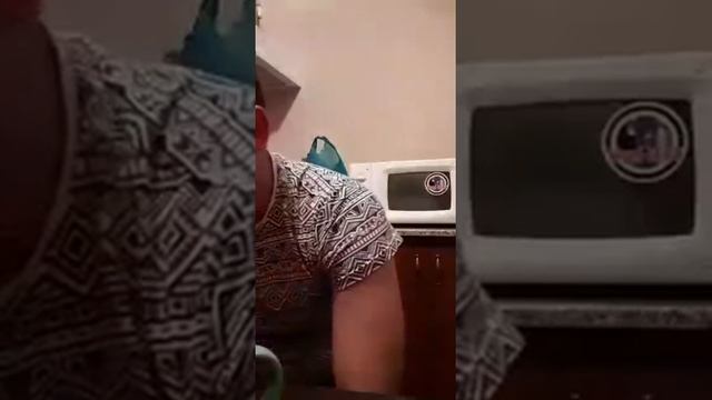 Исмаил Коркмазов - Уронил букет на паркетный пол. Ты смеёшься и плачешь наверное от счастья смотреть онлайн