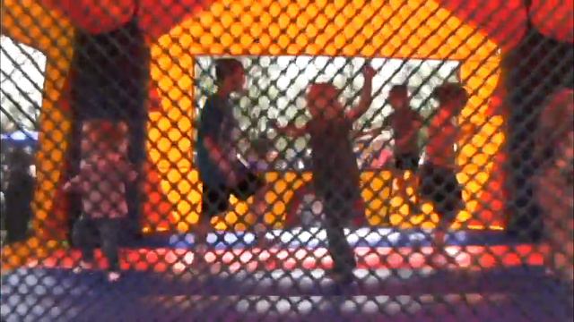 Acacia Park Fun Fest ushers summer in смотреть онлайн