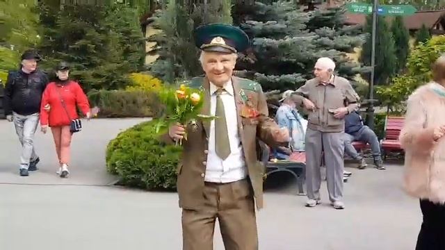 ХАРЬКОВ СЕГОДНЯ, 9 МАЯ 2023,УКРАИНА, ТАНЦЫ, ДЕВОЧКА В ПЛАТЬЕ ИЗ СИТЦА КАЖДУЮ НОЧЬКУ МНЕ СНИТЬСЯ смотреть онлайн